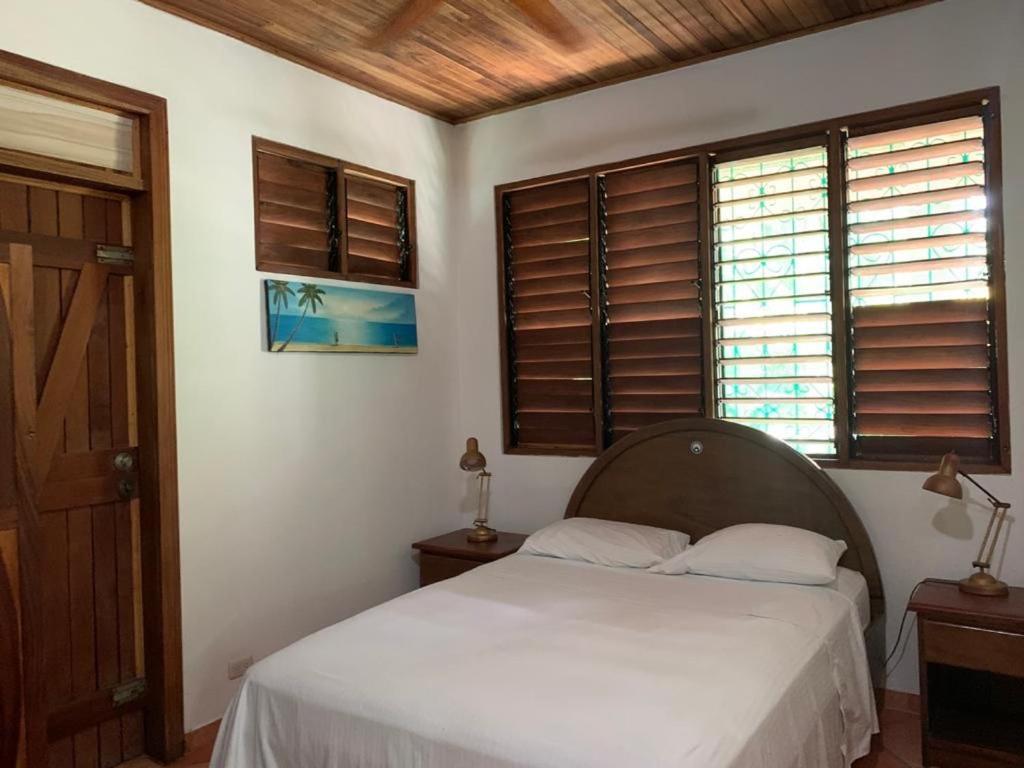 Mal Pais Surf Camp Ξενοδοχείο Playa Santa Teresa  Εξωτερικό φωτογραφία
